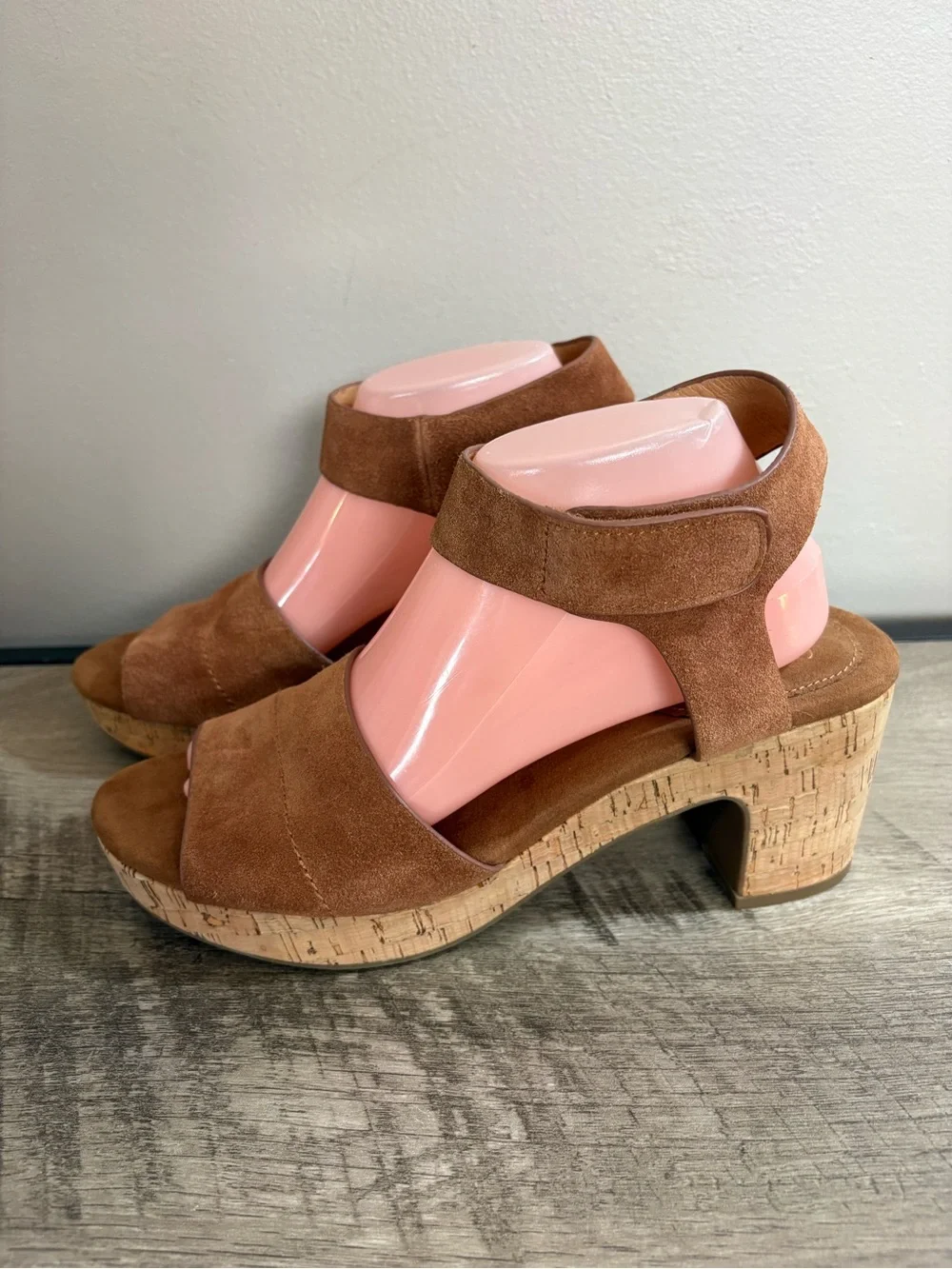 Women's CROWN VINTAGE Caramel Suede CORK PLATFORM Dress SANDALS Shoes 9 1/2